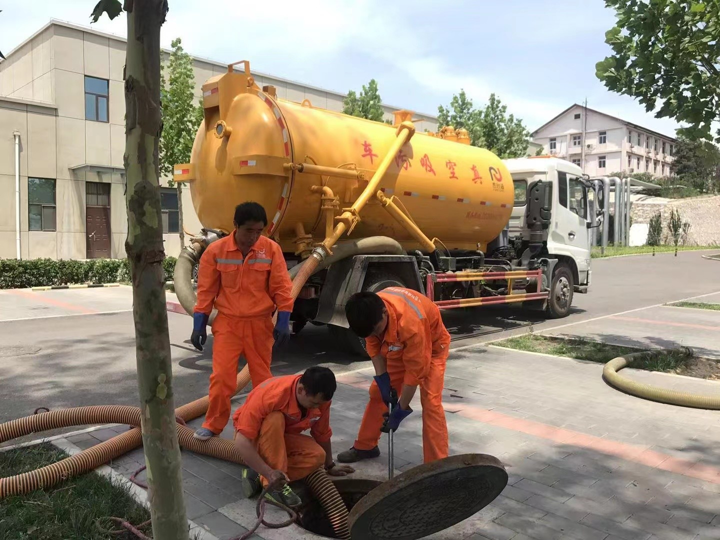 龙江镇化粪池清理与5-8吨吸粪车施工效率分析
